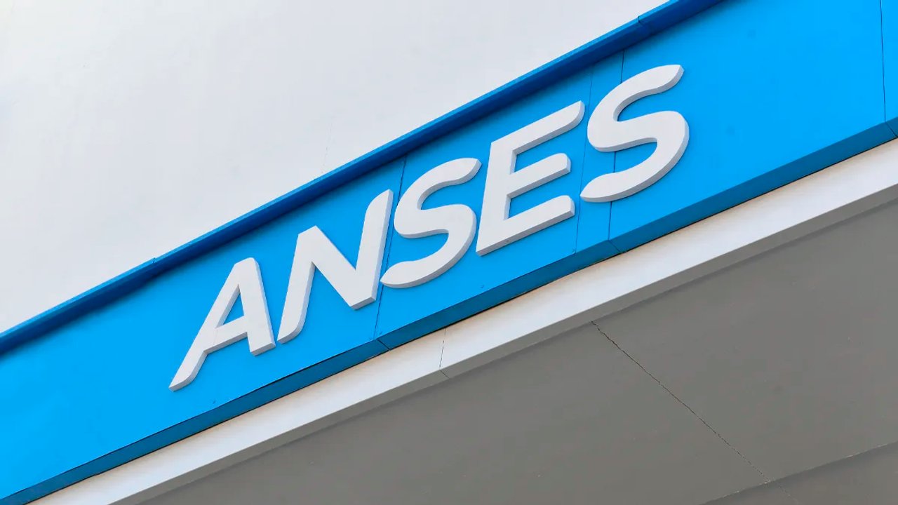 Cuales son los dos extras que entrega ANSES para AUH y qué monto cobran en abril 2026