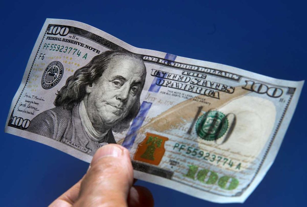 El dólar oficial se descomprime y vuelve a $1.400 en medio del conflicto en Irán