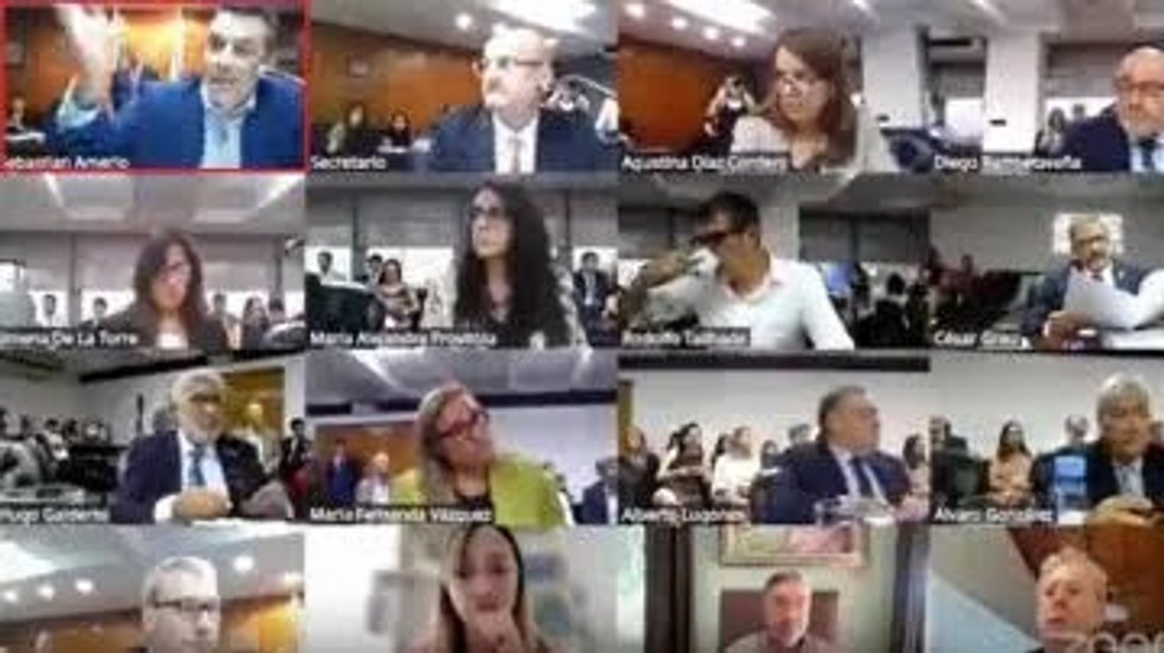 Escándalo: el viceministro de Justicia se enteró en plena sesión que había sido despedido y tuvo que dejar la reunión