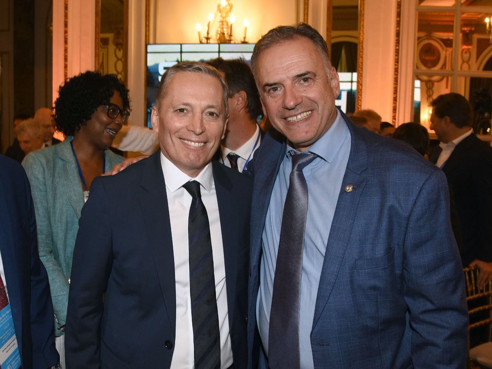 Gray se reunió con el presidente de Uruguay Yamandú Orsi en Buenos Aires