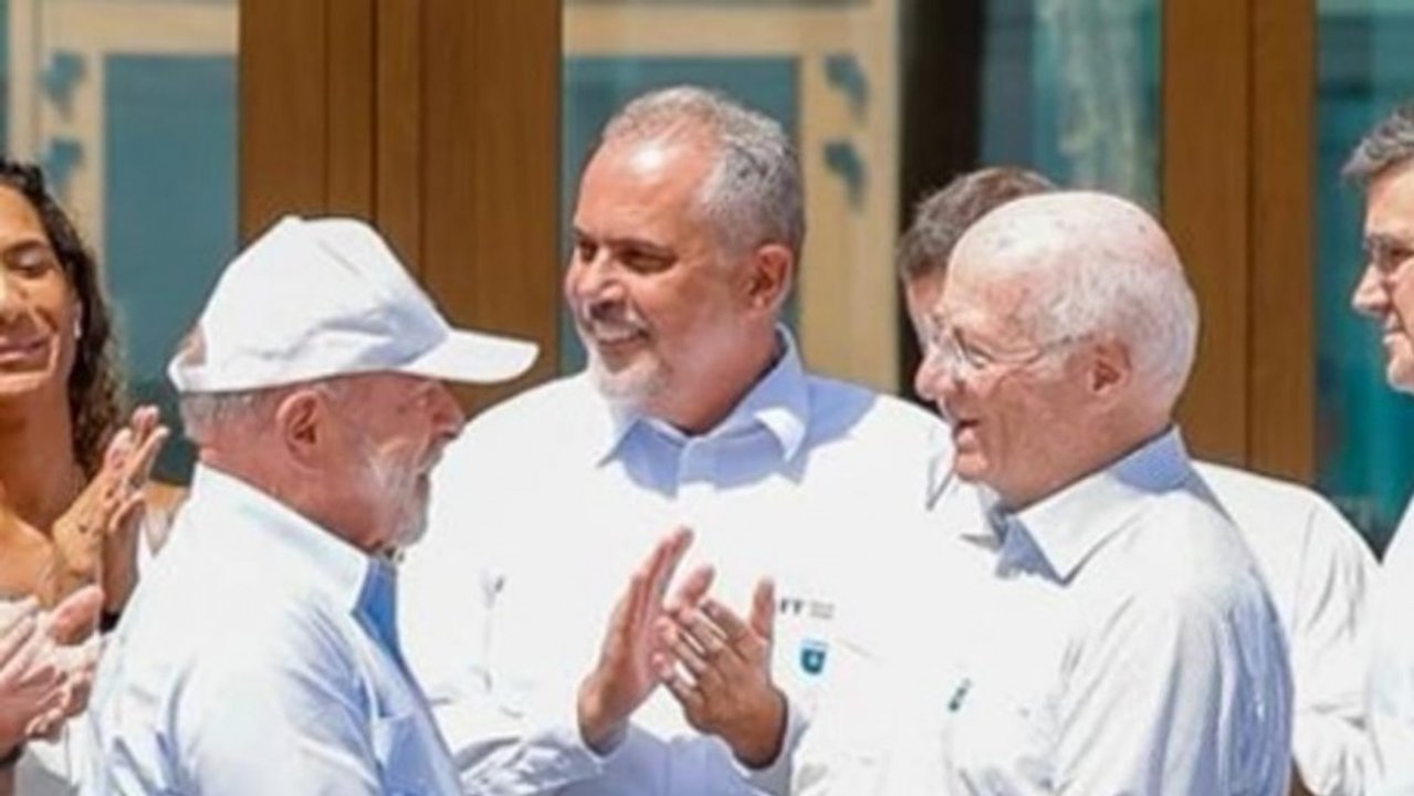 Como Milei desfinancia la educación técnica Paolo Rocca se fue a Brasil a inaugurar una escuela