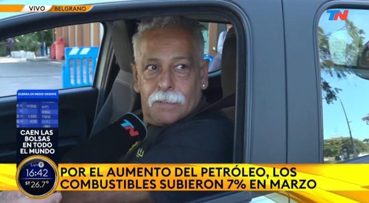 La crisis estalló en el móvil de TN y un hombre le pidió plata al cronista para cargar nafta: “Prestame unos mangos”
