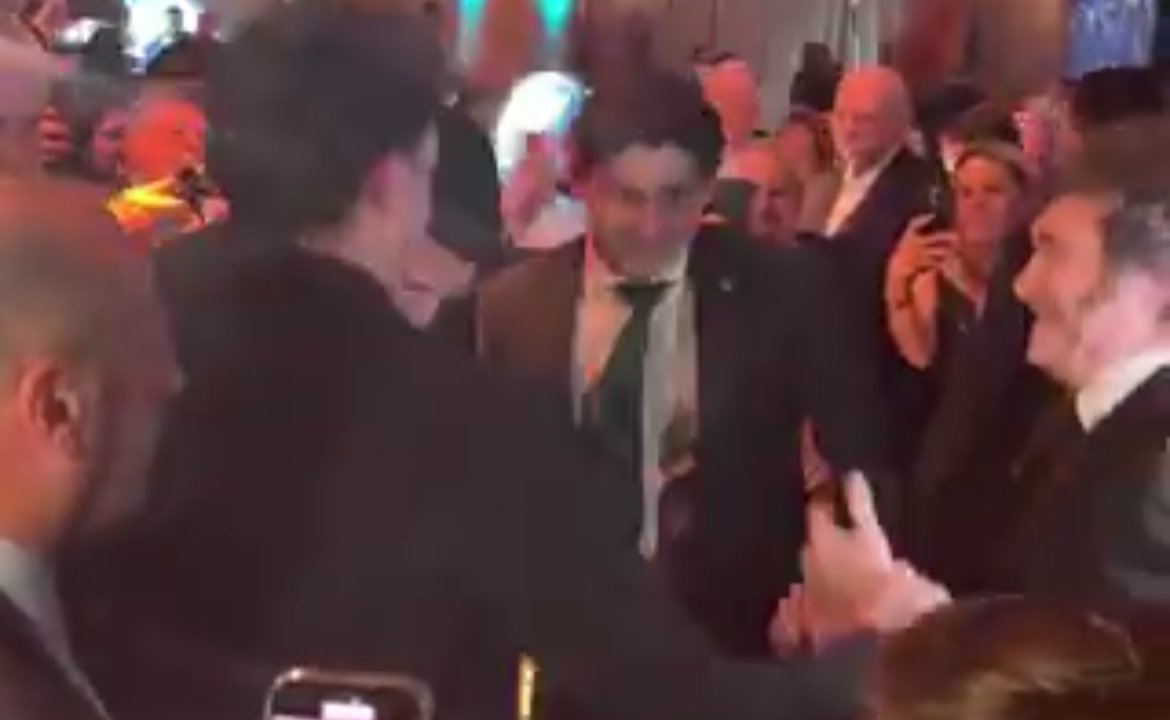 Estallaron las redes por el baile de Javier Milei en una fiesta judía en Estados Unidos mientras Argentina atraviesa una dura crisis