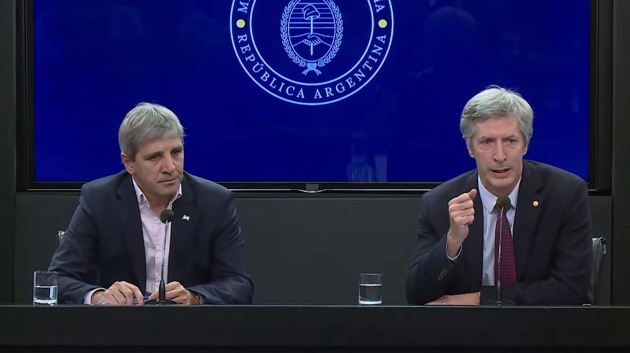 La estrategia de Luis Caputo y Bausili para que el ingreso de dólares no vaya a la inflación