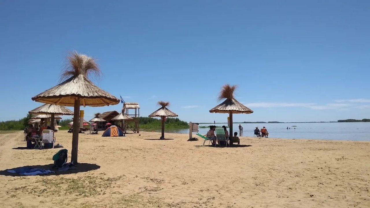 Esta es la escapada a una playa no tan conocida de Buenos Aires perfecta para relajarse y tomar mates