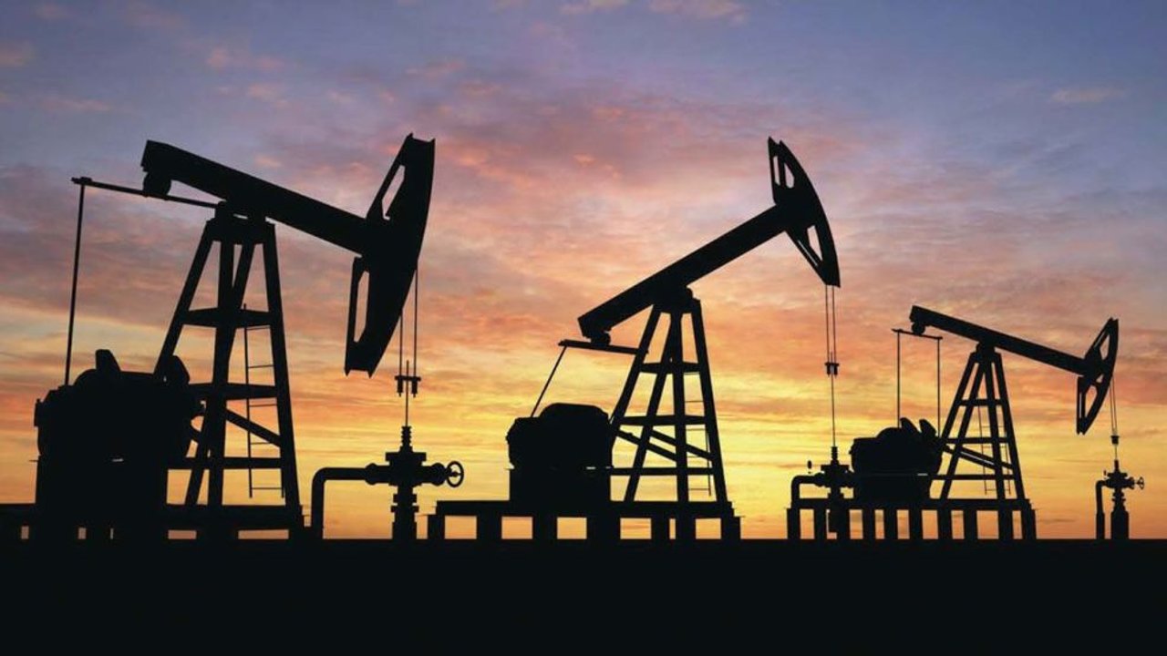 Por el alza del crudo, Argentina sube las retenciones al petróleo convencional