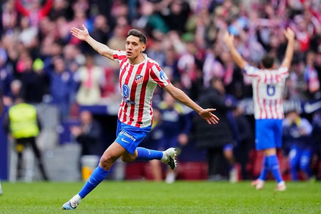 Las redes deliran y tratan de explicar el tremendo golazo de Nahuel Molina que hace hablar al mundo del fútbol