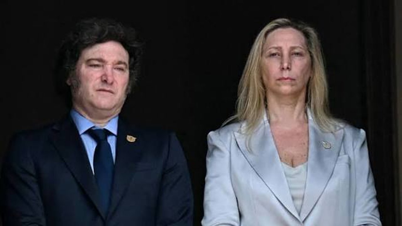 “¿Me van a pagar?”: las redes explotan por la pregunta de Milei a Novelli en el supuesto chat que investigan en el caso $LIBRA
