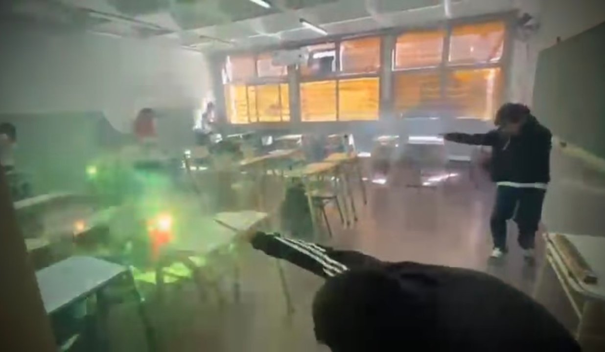 Peligrosa guerra de bengalas en una escuela de Catamarca no terminó en tragedia de casualidad
