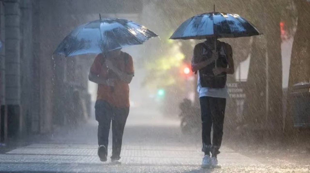 Alerta por lluvias fuertes en siete provincias este miércoles: qué dice el Servicio Meteorológico Nacional