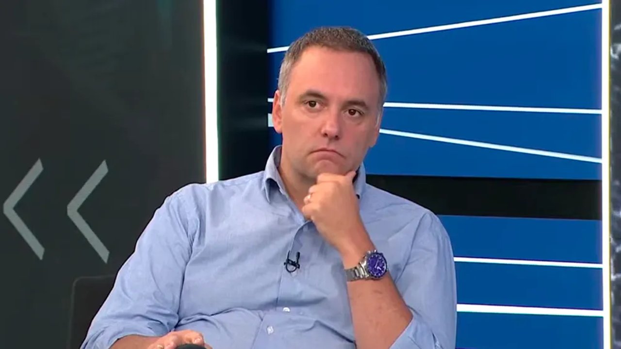 Adorni anunció el envío de leyes al Congreso pero las redes solo hablan de sus viajes