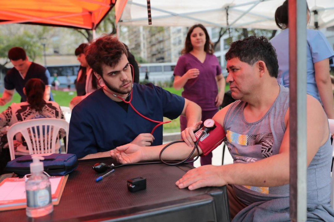 Programa “UBA en Acción”: hay atención gratuita de salud y asesoramiento en Chacarita