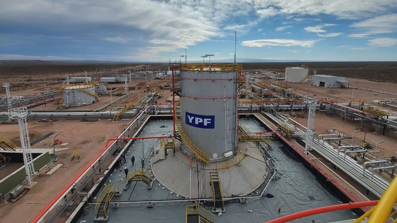 Juicio por YPF: la Justicia de EEUU benefició a Argentina y suspendió todas las demandas