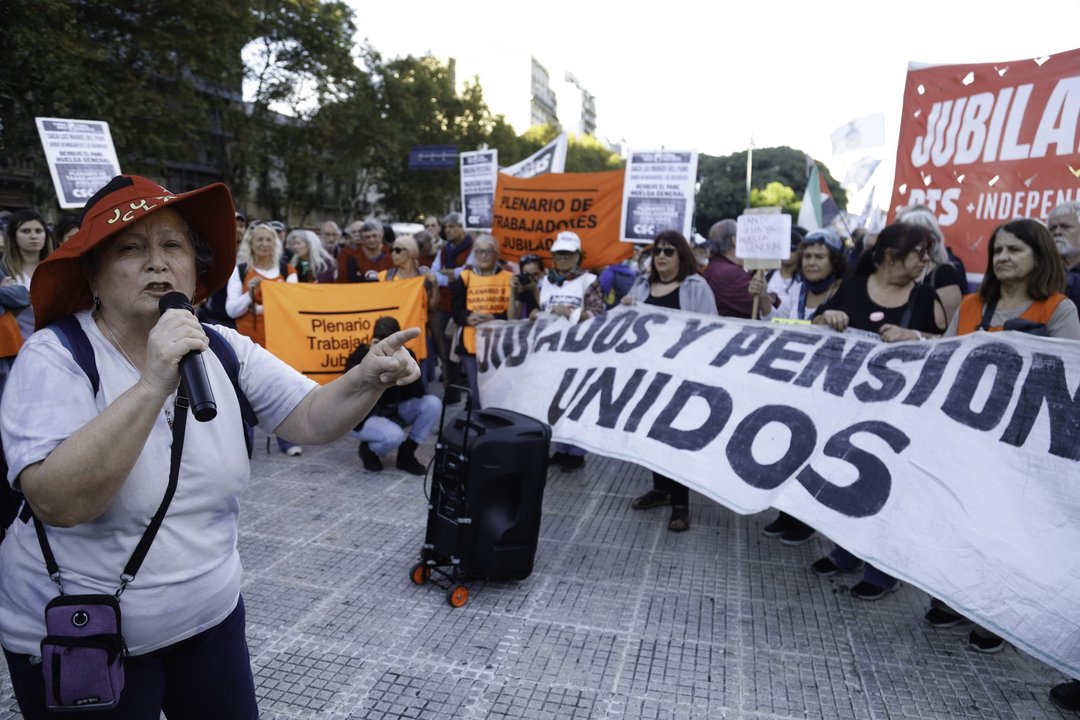 Tensión en el Congreso: jubilados y familiares de personas con discapacidad concretaron nueva protesta