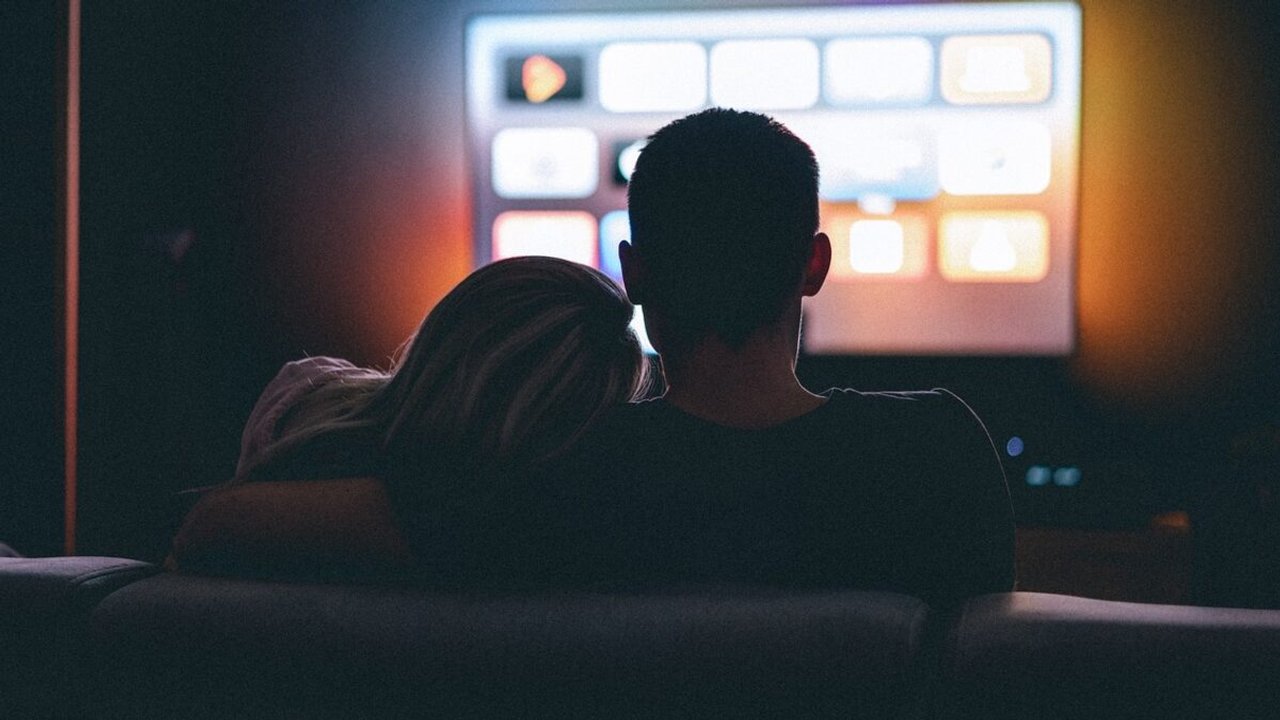Cual es el significado oculto de ver la misma película una y otra vez según la psicología
