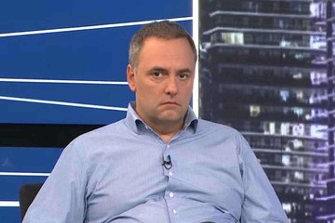 Apareció la factura del vuelo de Adorni a Punta y se confirmó que el Jefe de Gabinete mintió y habría recibido dádivas