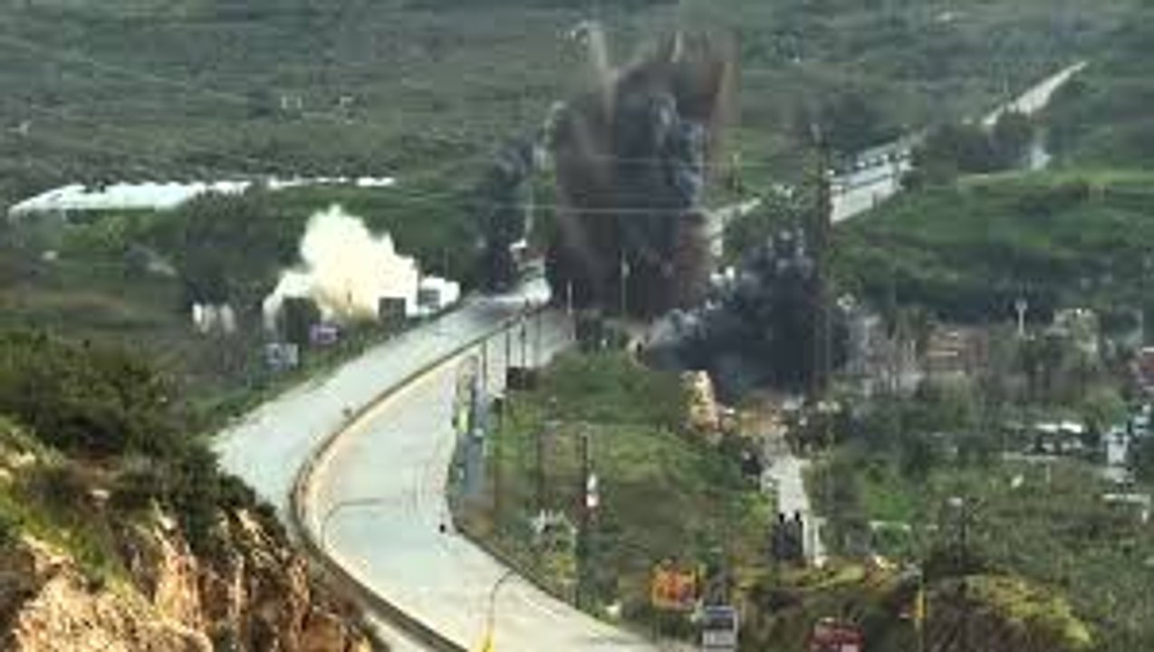 Israel comenzó los bombardeos a los puentes sobre el río Litani para separar el sur del Líbano
