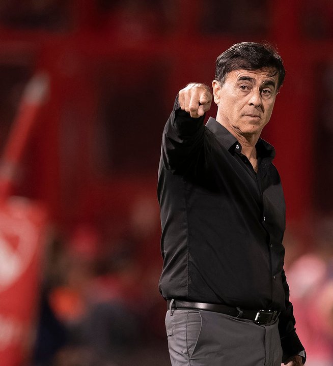 El clásico de Avellaneda definirá el destino de Quinteros en Independiente