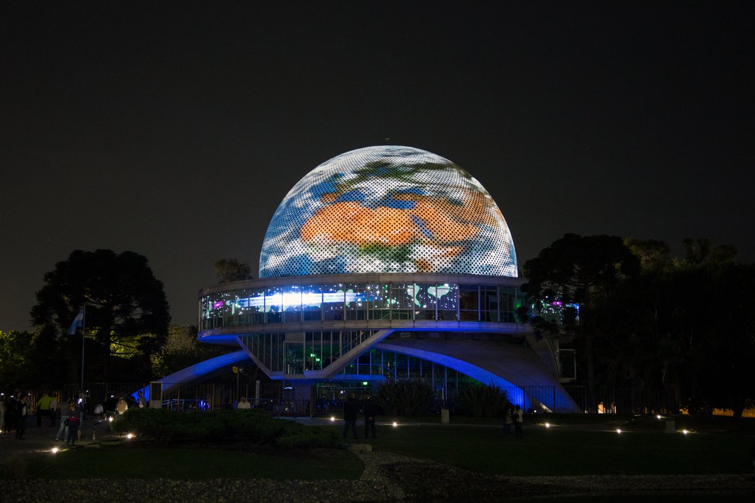 El universo tiene cara de mujer: el Planetario inaugura su ciclo 2026 con un encuentro de científicas