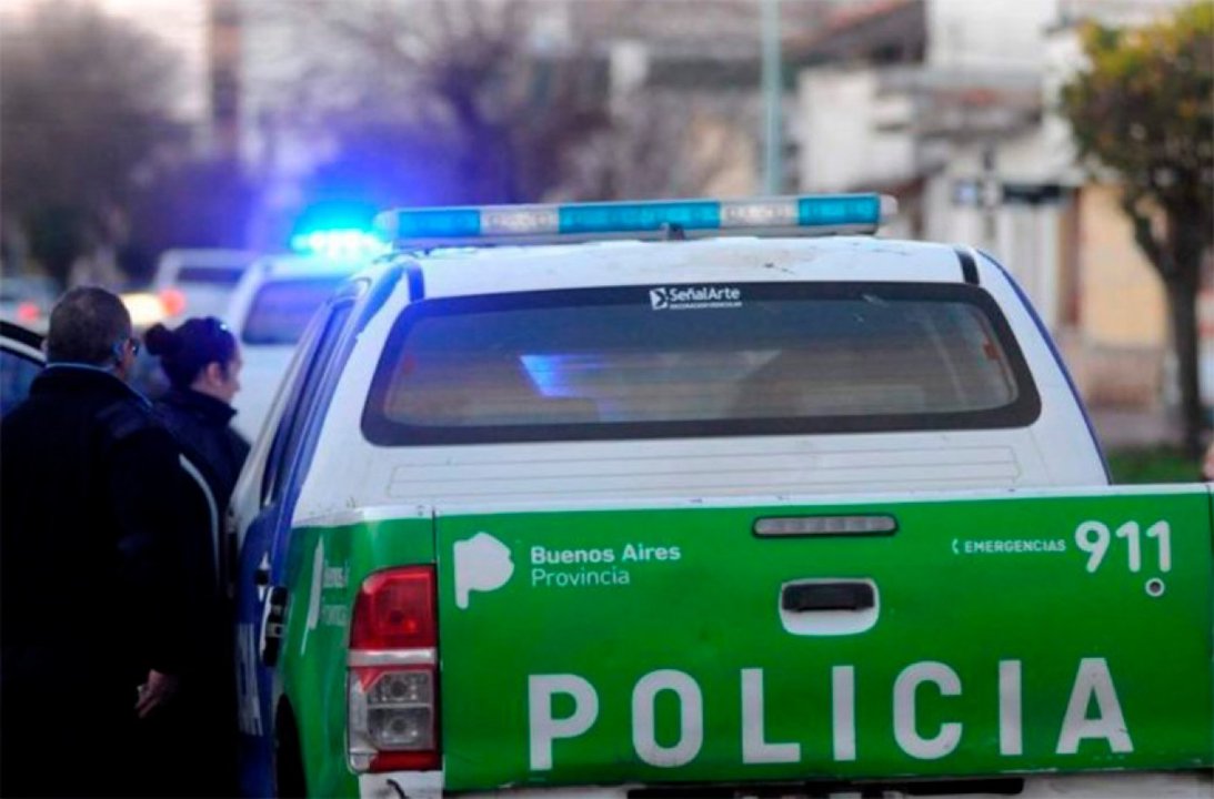 Motochorros balearon en Avellaneda a un policía de la Ciudad en un intento de robo