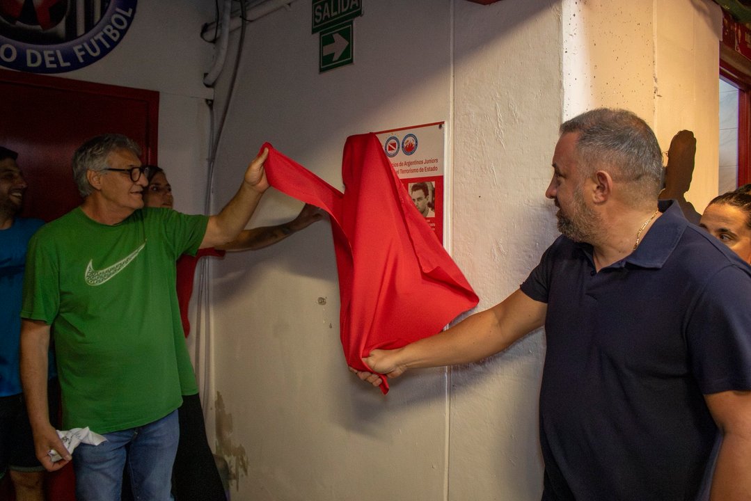 Argentinos Juniors homenajeó con una placa a sus socios desaparecidos en la última dictadura militar