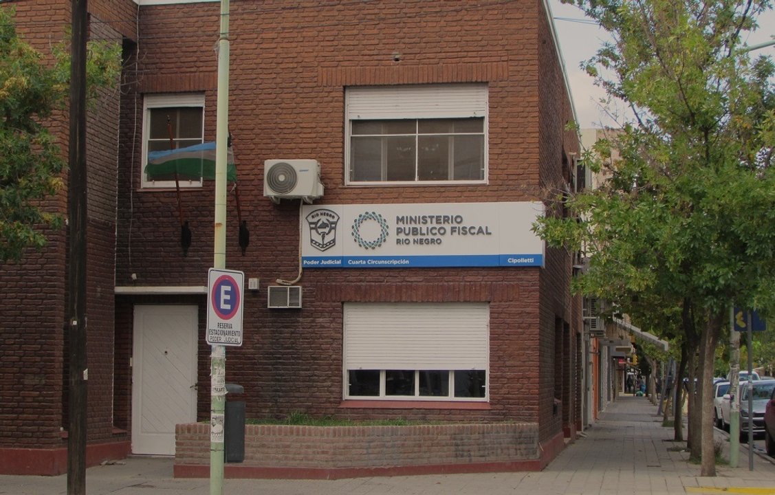 Imputaron a un hombre por exhibiciones obscenas frente a una comerciante en Río Negro