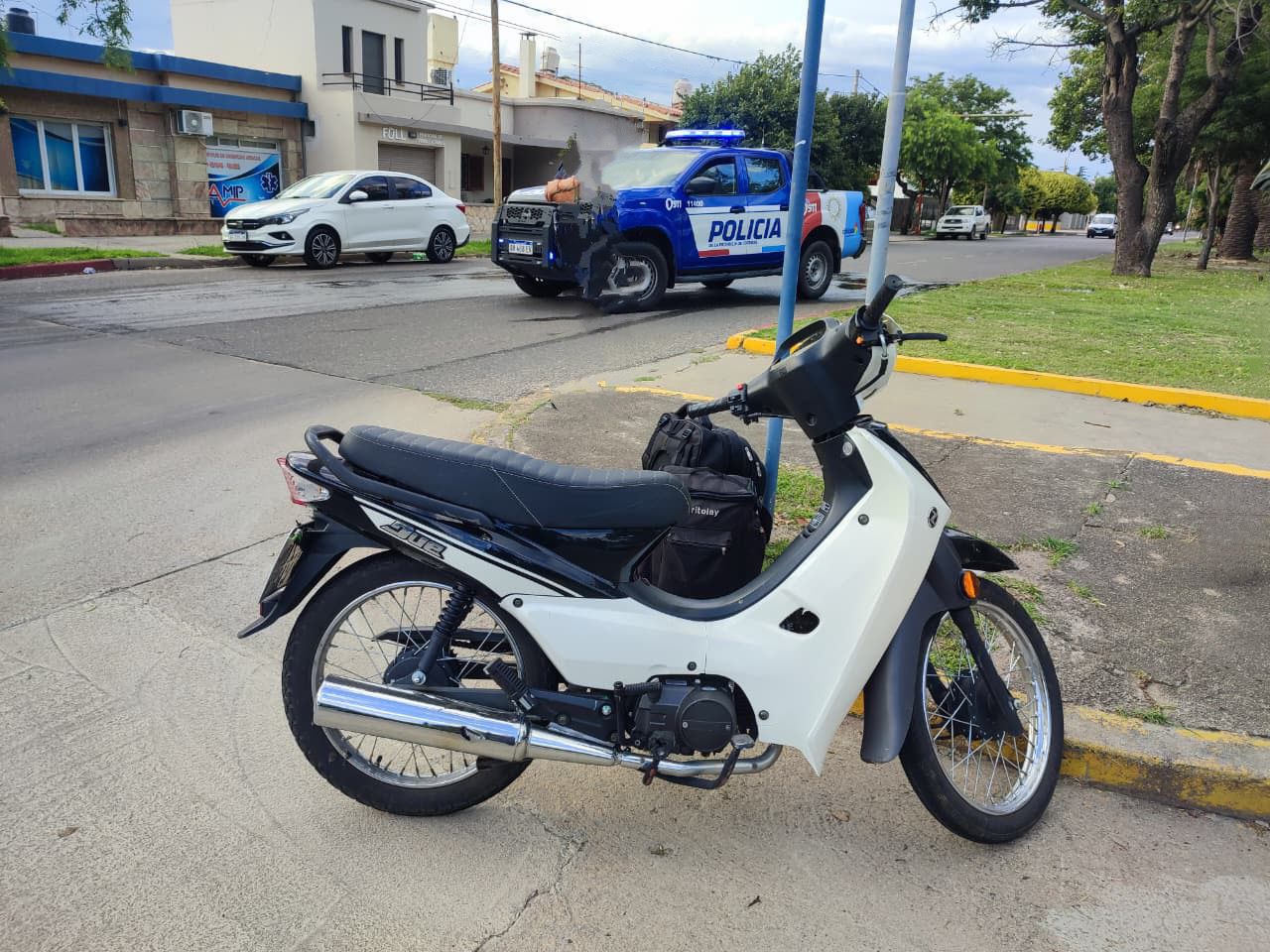 Choque entre un auto y una moto en Jesús María