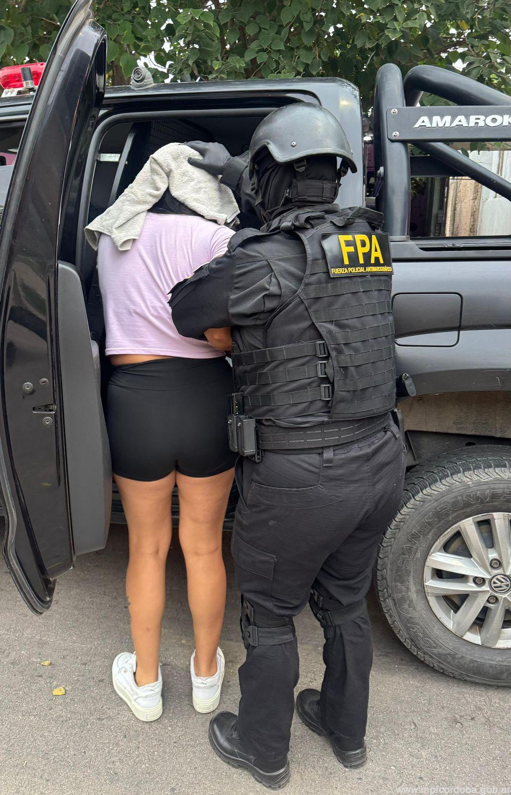 CÓRDOBA: FPA DETUVO A TRES PERSONAS POR VENTA DE DROGAS EN BARRIO COLÓN