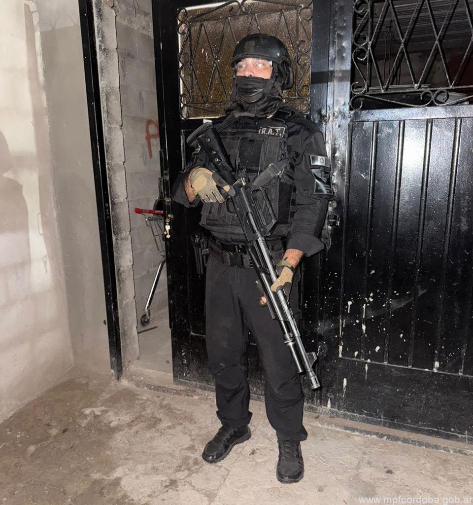 CÓRDOBA: TRES DOMICILIOS ALLANADOS Y CINCO DETENIDOS POR LA FPA EN BARRIO JOSÉ IGNACIO DÍAZ III