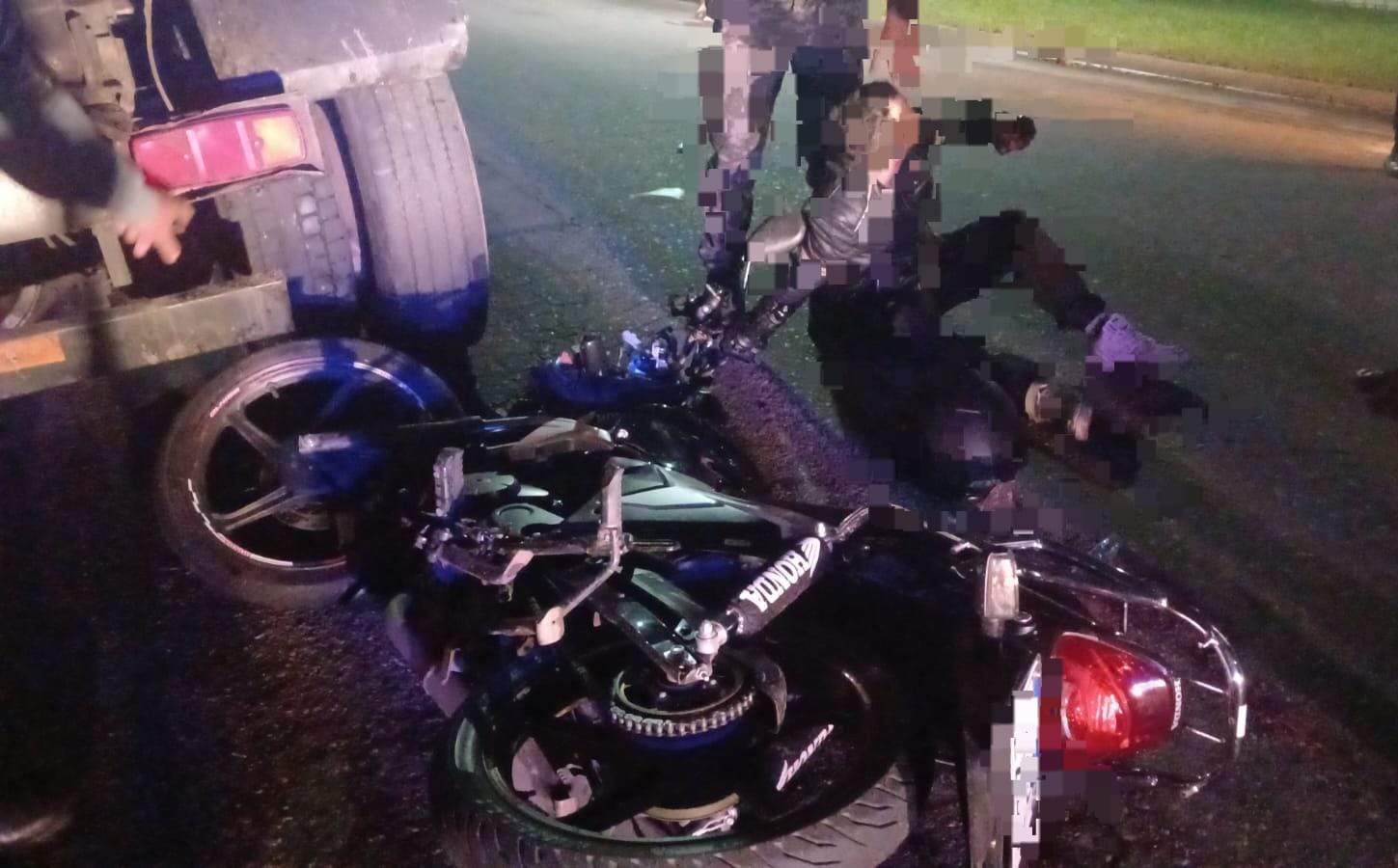 Jesús María: choque entre un auto y una  moto con lesionados.