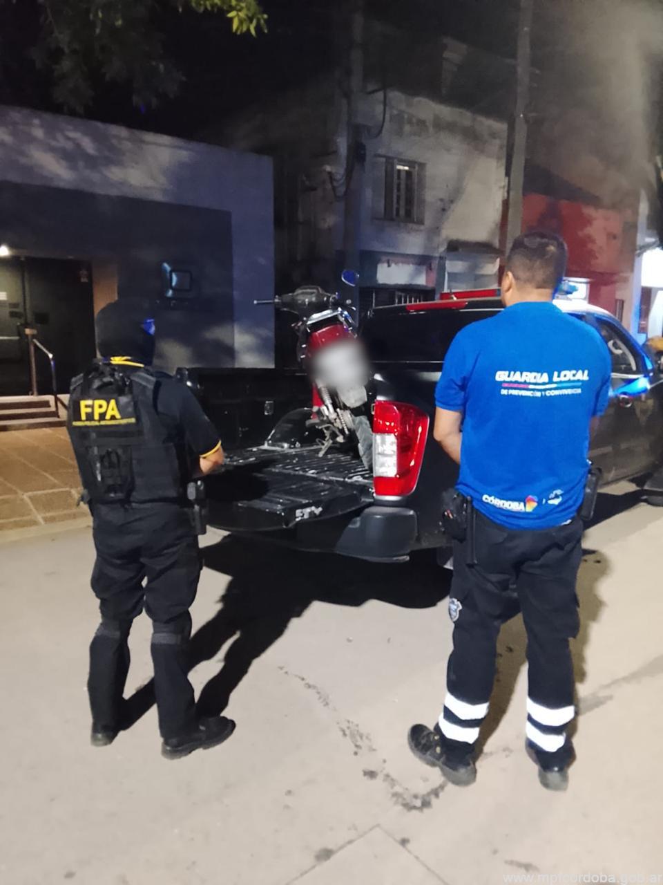 LAS VARILLAS: INTENTÓ DARSE A LA FUGA, SE DESCARTÓ DE COCAÍNA EN EL TRAYECTO Y FUE DETENIDO POR LA FPA