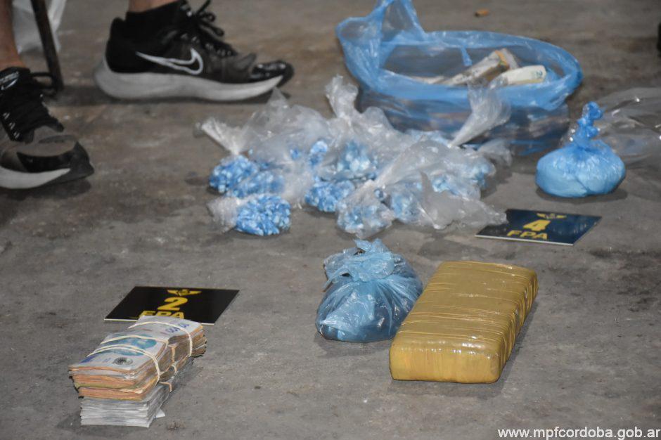 CÓRDOBA: FPA DETUVO A 20 INTEGRANTES DE UNA ORGANIZACIÓN NARCO, MÁS DE 7 KILOS DE DROGAS Y 50 MILLONES DE PESOS SECUESTRADOS