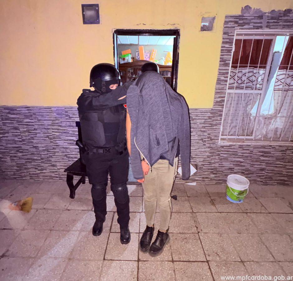 CÓRDOBA: FPA SECUESTRÓ MÁS DE 1000 DOSIS DE DROGAS EN BARRIO GENERAL SAVIO. SEIS DETENIDOS