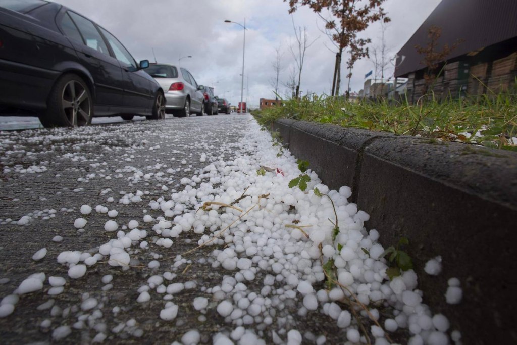 Alerta por tormentas fuertes y granizo en nueve provincias este lunes: preocupación y recomendaciones del SMN