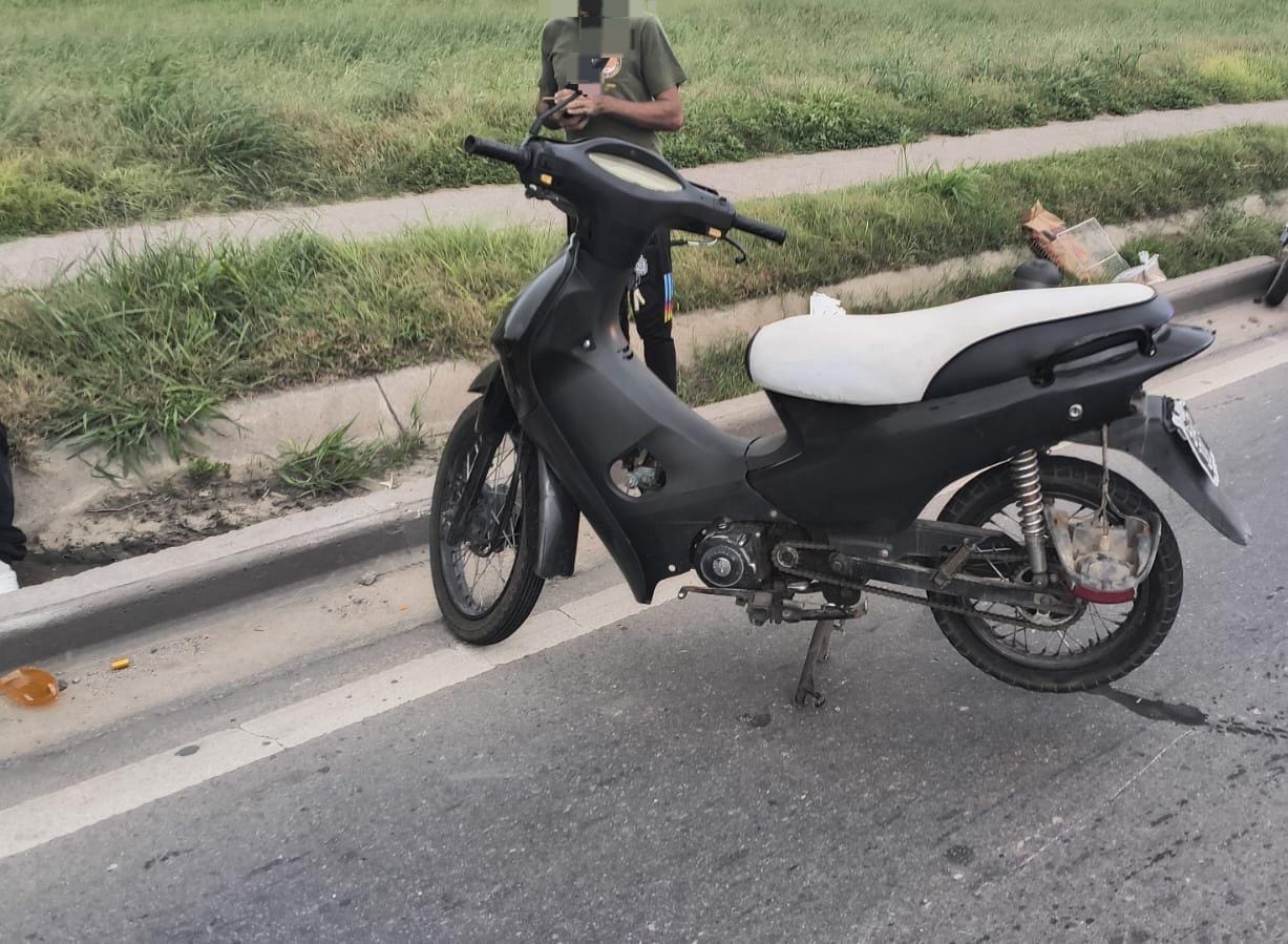 Colonia Caroya: perdieron el control y se cayeron de la moto.