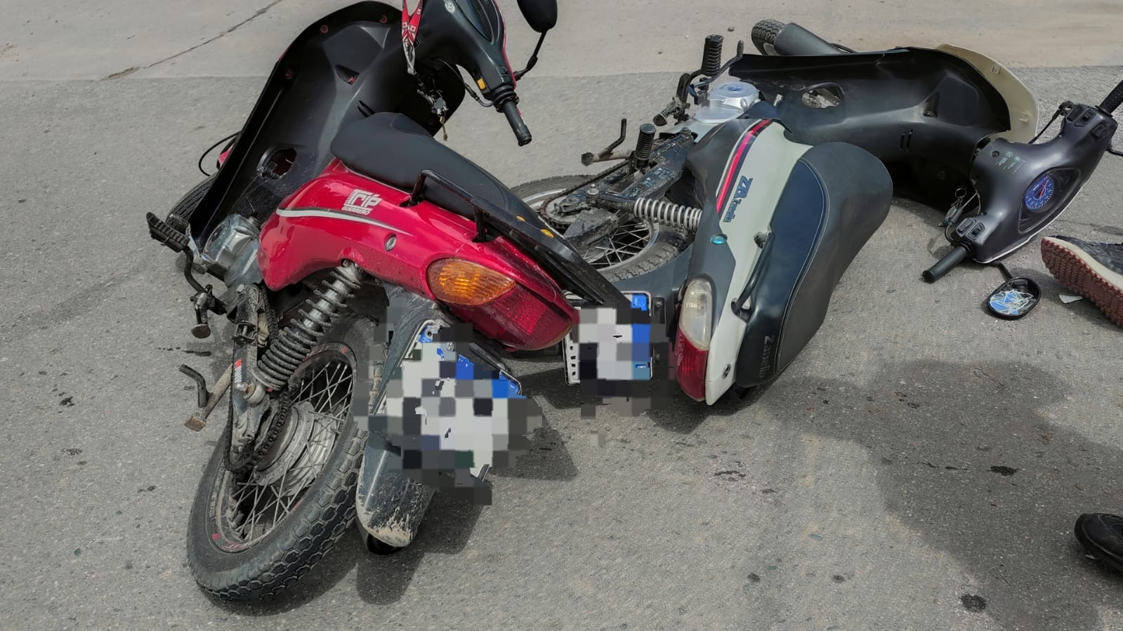 Colonia Caroya: choque entre dos motos con heridos.