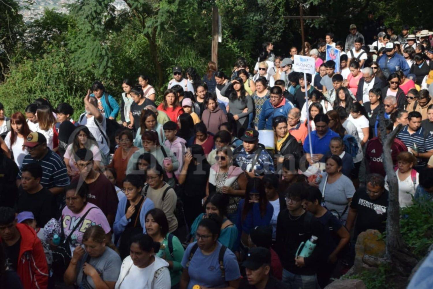 Así se vivió el tradicional Vía Crucis en el cerrro San Bernardo