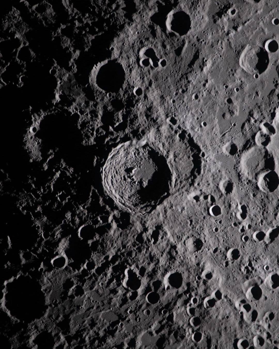 Artemis II logró las primeras imágenes en alta definición del lado oscuro de la Luna