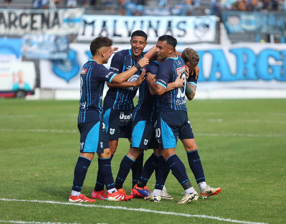 Gimnasia de Jujuy aplastó a Almagro por 6-1 para mantener la punta de la zona B de la Primera Nacional