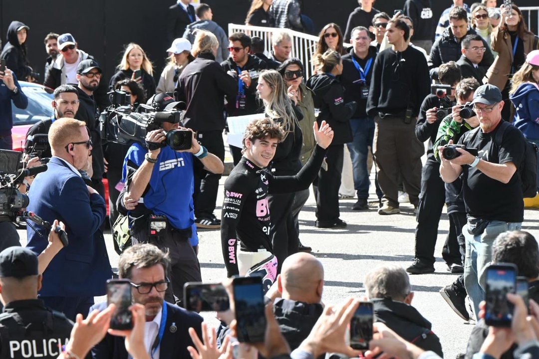 Colapinto emocionó a los nostálgicos con la histórica “Flecha de Plata” de Fangio