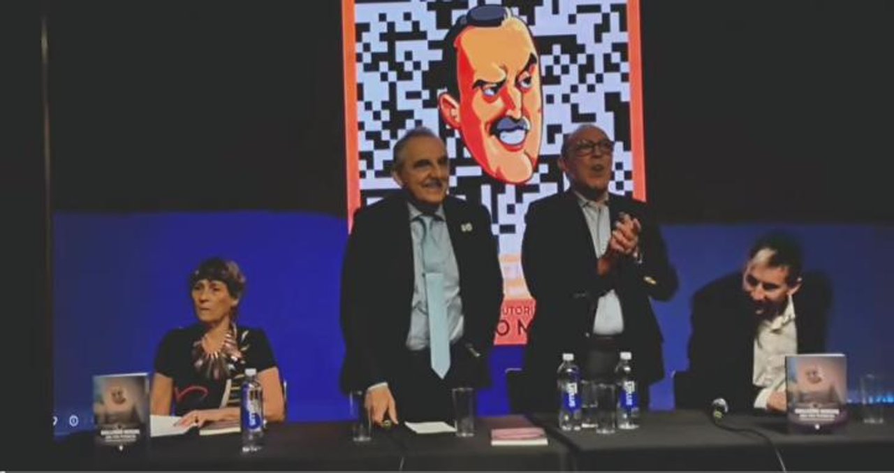 Moreno convirtio la Feria del Libro en un acto peronista y la militancia se puso a cantar contra “el gorila de Milei”