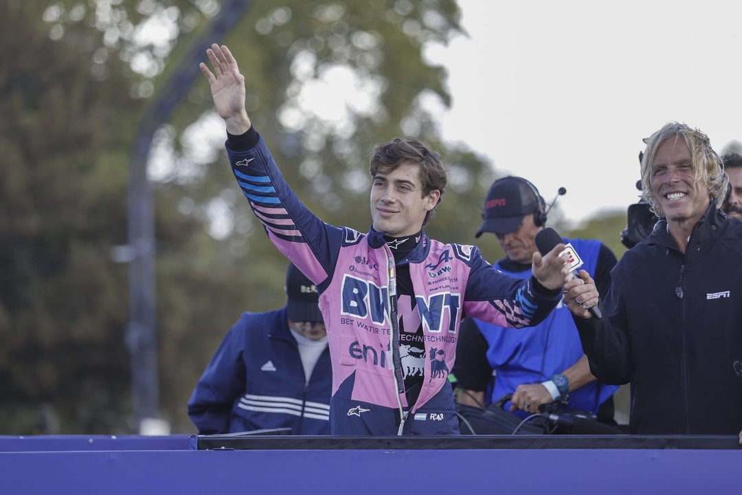 La emoción de Franco Colapinto por la presencia de su abuela en su Road Show: "Pudo verme vestido de piloto"