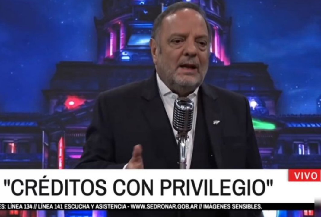 “Empecemos a hablar de la mafia”: Baby Etchecopar estalló contra el Gobierno