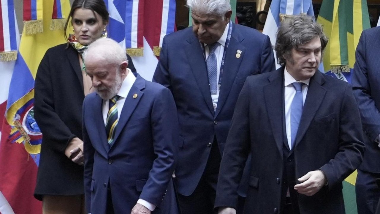 Papelón diplomático: pese al reclamo de Lula, el gobierno de Milei se niega a devolver una bandera de Brasil