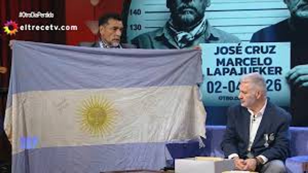 La increíble y conmovedora historia del excombatiente que se trajo una bandera Argentina de Malvinas