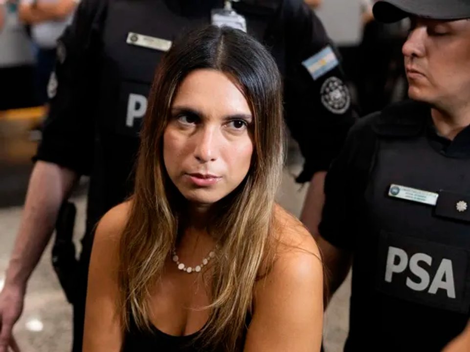 La abogada racista Agostina Páez no se hace cargo de los gestos racistas de su padre