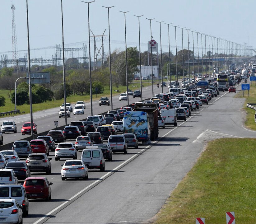 Caos en Mar del Plata: colapsa la Ruta 2 por protesta de vecinos