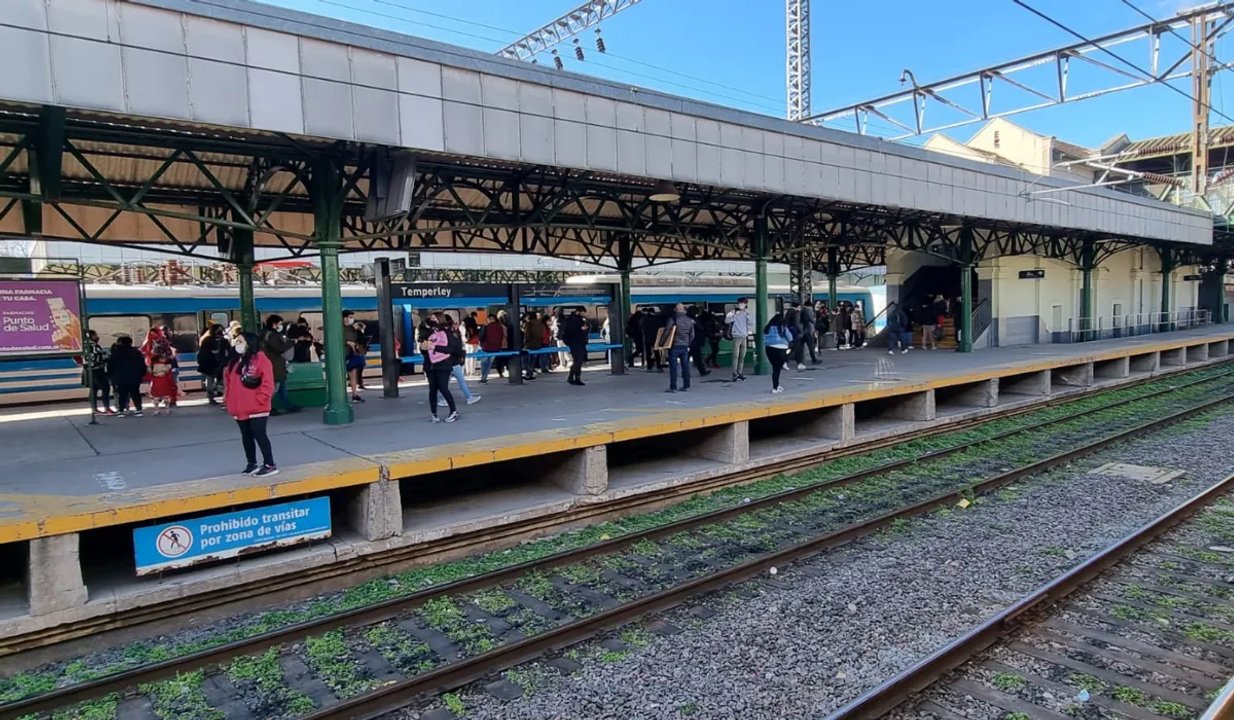 Alerta en el tren Roca: un hombre armado tomó de rehén a una pasajera y el servicio estuvo interrumpido
