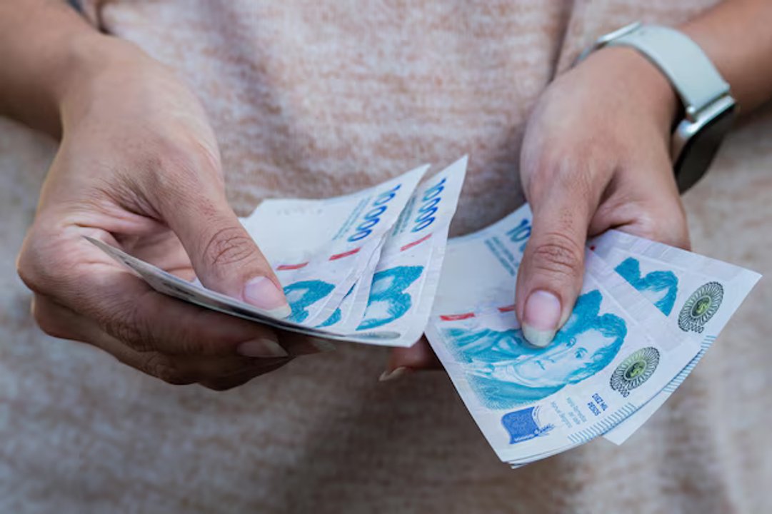 Cuáles son los requisitos para cobrar el refuerzo de Ayuda Escolar 2026