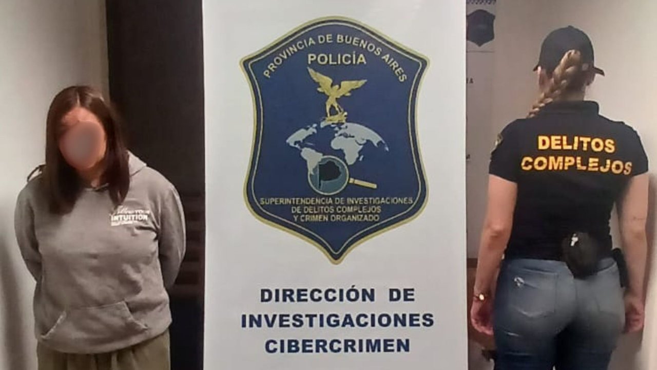 Una mujer fue detenida acusada de estafar a un compañero de trabajo
